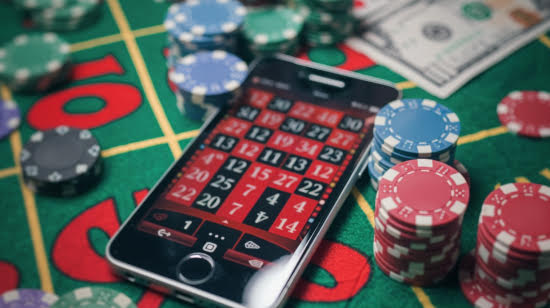 Comparing Slot Games vs. Table